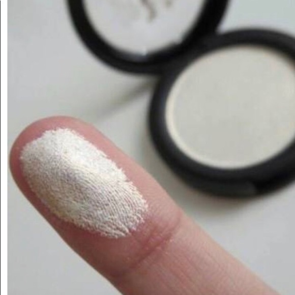 2 Kat Von D eyeshadows/ highlighters - Picture 6 of 6